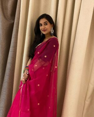 Divyadisha Mohanty Instagram - Wishing everyone a Happy Navaratri 🙏🏼⭐️
