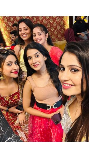 Divyadisha Mohanty Instagram - O town actress at get together 😂🤩
@iamdivyadishamohanty @riya_dey91 @poonammishraofficial @debjani_deghuria @jhilikbhattacharjeeofficial @nikita_mishra_official_ @zeenasamalpanigrahy 

Wearing this beautiful dress from @subharambh_fashion 
#reelsinstagram #reelsinstagram❤️💯 #trending #gettogether #ollywood #ollywood_industry #ollywoodactress