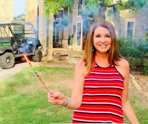Dixie Carter-Salinas Instagram - Happy 4th y’all! Fireworks getting started... #proudtobeanamerican #usa 🇺🇸 💥