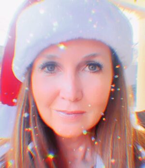 Dixie Carter-Salinas Instagram - Merry, Merry Christmas everyone.  Wishing you lots of love, peace and joy on this day. #christmas #family #joy