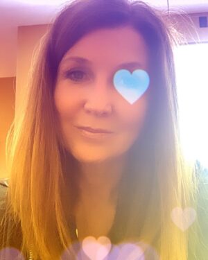 Dixie Carter-Salinas Instagram - I 💙 my @olemissfb.  Good luck today guys vs Missouri.  #hottytoddy