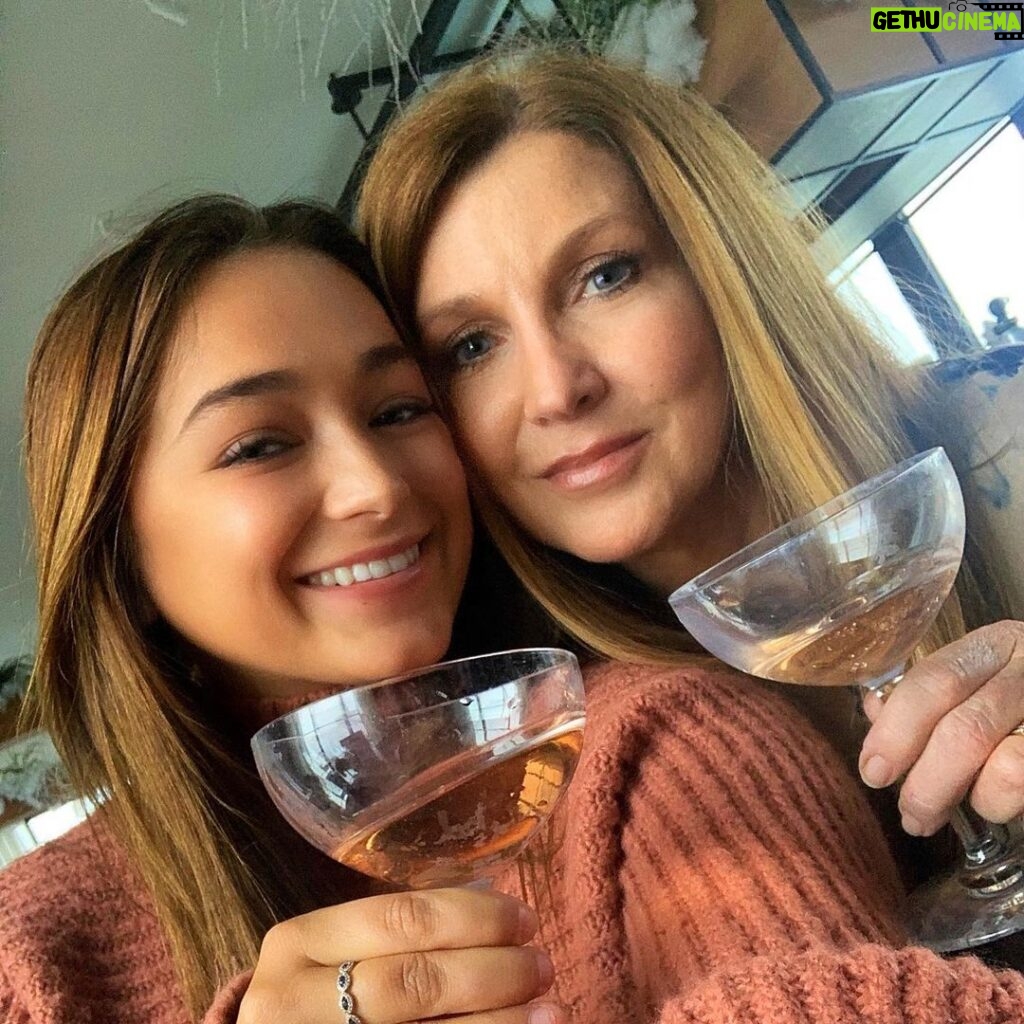 Dixie Carter-Salinas Instagram - Cheers to @virginhotelsnsh and @ivy_manfredi who is a ⭐️ for planning an awesome party to celebrate Reese’s 16th. Thanks @ashleycarter8 for coming in to celebrate. Virgin Hotels Nashville