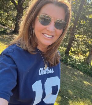 Dixie Carter-Salinas Instagram - Ohhhhhh this past weekend! Great to have my girl home with a friend from @olemiss and spend ❤️ time together. Perfect weather (& lighting), great food, such special memories and a big @olemissfb W.  Speaking of.. buy this Dayton Wade jersey and support this unbelievable WALK ON (🤯😳 don’t get me started). @bunlimitedolemiss