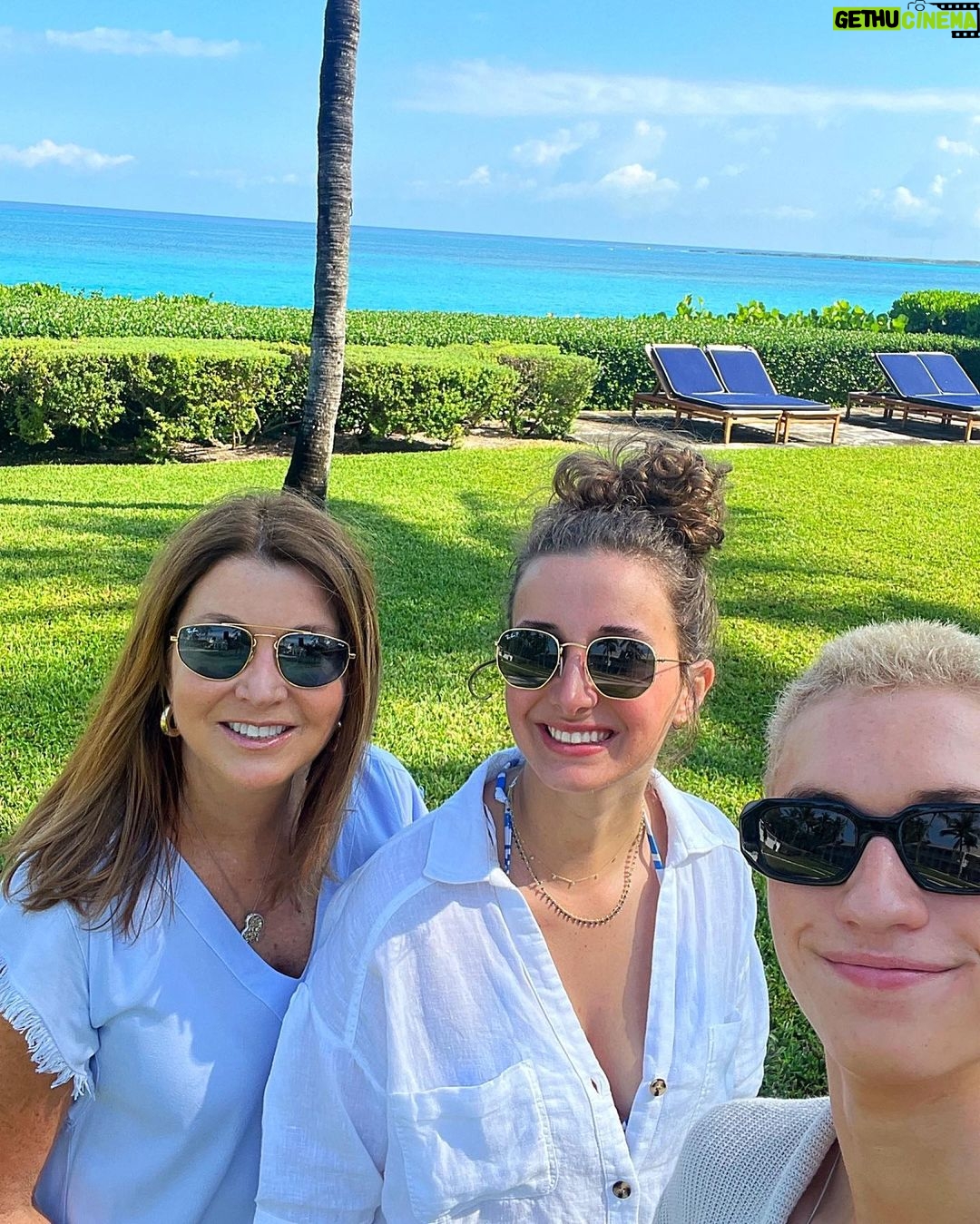 Dixie Carter-Salinas Instagram - Looks like green screen pics. Thanks @fsoceanclub for the perfect lunch with amazing friends. ☀️ Ocean Club, Paradise Island,