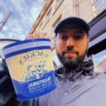 Dmitriy Romanov Instagram - Друзья, я возвращаюсь к вам после перерыва. В целом я никогда не ухожу навсегда, я ухожу только для того, чтоб потом вернуться) Цель на этот год по-прежнему вести блог, где я делюсь с вами тем что у меня в жизни происходит. Буду стараться это делать регулярнее, к примеру, раз в неделю) или в две)) Спасибо за все ваши советы и переживания касательно моей спины. Мне значительно лучше. Отходил восемь дней в Риге в центр Бубновского на кинезиотреапию. Очень помогло, понял наконец что вся проблема в мышцах, что я забываю по жизни надеть мышечный корсет и уже пора наконец это сделать. Тема в том что не все упражнения подойдут и именно кинезиотерапия идеальна. Встает вопрос - где мне искать эту кинезиотерапию когда я скачу по миру, но буду что-то придумывать. Одна из придумок готова - я выбрал место для жизни и сейчас занимаюсь вопросом переезда. Оглашу вам куда - уже после переезда, чтоб не сглазить. Все рабочие поездки хочу структурировать в двухнедельные выезды, между которыми по месяцу сидеть дома и набираться сил. Во всяком случае план сейчас такой. Сейчас вообще не может быть чего то суперстабильного, все очень быстро меняется и это нормально. Сейчас я нахожусь в Эдинбурге на фестивале искусств Фриндж - самый крупный в мире фестиваль искусств. Приехал сюда на две недели выступать на английском. Постигаю англоязычную комедию с самого дна. как когда-то с русскоязычной. Местами некомфортно, местами, хочется провалиться сквозь землю, когда выступаешь на пять человек и они не особо смеются. Стендап - это боль. Мой английский весьма средний. Я подготовил 10 минут, с которыми тут выступил уже 7 раз и еще раз 8 выступлю. Полезно. Хожу смотрю на разные шоу других комиков. Понимаю 15-40% в зависимости от акцента и скорости речи. Но все это очень полезно для моей цели по повышению уровня моего английского и соответственно выхода на новые горизонты возможностей. Обнимаю вас, мои подписчики, рад быть тем кто объединяет вас - совершенно разных людей из разных стран. Буть кем-то объединяющим в наше время - это большая честь. Edinburgh, United Kingdom