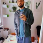 Dmitriy Romanov Instagram - Друзья, я возвращаюсь к вам после перерыва. В целом я никогда не ухожу навсегда, я ухожу только для того, чтоб потом вернуться) Цель на этот год по-прежнему вести блог, где я делюсь с вами тем что у меня в жизни происходит. Буду стараться это делать регулярнее, к примеру, раз в неделю) или в две)) Спасибо за все ваши советы и переживания касательно моей спины. Мне значительно лучше. Отходил восемь дней в Риге в центр Бубновского на кинезиотреапию. Очень помогло, понял наконец что вся проблема в мышцах, что я забываю по жизни надеть мышечный корсет и уже пора наконец это сделать. Тема в том что не все упражнения подойдут и именно кинезиотерапия идеальна. Встает вопрос - где мне искать эту кинезиотерапию когда я скачу по миру, но буду что-то придумывать. Одна из придумок готова - я выбрал место для жизни и сейчас занимаюсь вопросом переезда. Оглашу вам куда - уже после переезда, чтоб не сглазить. Все рабочие поездки хочу структурировать в двухнедельные выезды, между которыми по месяцу сидеть дома и набираться сил. Во всяком случае план сейчас такой. Сейчас вообще не может быть чего то суперстабильного, все очень быстро меняется и это нормально. Сейчас я нахожусь в Эдинбурге на фестивале искусств Фриндж - самый крупный в мире фестиваль искусств. Приехал сюда на две недели выступать на английском. Постигаю англоязычную комедию с самого дна. как когда-то с русскоязычной. Местами некомфортно, местами, хочется провалиться сквозь землю, когда выступаешь на пять человек и они не особо смеются. Стендап - это боль. Мой английский весьма средний. Я подготовил 10 минут, с которыми тут выступил уже 7 раз и еще раз 8 выступлю. Полезно. Хожу смотрю на разные шоу других комиков. Понимаю 15-40% в зависимости от акцента и скорости речи. Но все это очень полезно для моей цели по повышению уровня моего английского и соответственно выхода на новые горизонты возможностей. Обнимаю вас, мои подписчики, рад быть тем кто объединяет вас - совершенно разных людей из разных стран. Буть кем-то объединяющим в наше время - это большая честь. Edinburgh, United Kingdom