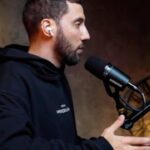 Dmitriy Romanov Instagram – Что такое наставничество? 

Давайте представим, что жизнь – это сложный пазл, и каждый из нас сталкивается с задачей его сборки. Наставник при этом – как опытный игрок, который уже собрал подобный пазл и знает все тонкости и хитрости.

Когда ты начинаешь свой путь, тебе приходится сталкиваться с кучей неизвестных и сложных деталей. Наставник же предоставляет тебе карту сборки, указывает на важные элементы и дает ценные подсказки. Он не делает это за тебя, но делится своим опытом, чтобы ты мог собирать свой пазл более успешно.

Поиск наставника – как обнаружение того, кто уже успешно собрал свой пазл и готов поделиться своим опытом. Это помогает избежать ошибок, которые могли бы затруднить процесс сборки. В результате ты не только экономишь время, но и получаешь ценные уроки, которые помогут справиться с сложными частями своего собственного пазла.

Таким образом, наставник – это как опытный игрок в пазл, помогающий тебе легче собирать свою картину жизни.