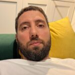 Dmitriy Romanov Instagram - Мало кто знает, но до трех лет меня звали Нижейко Дмитрий Александрович, после чего меня официально усыновил отец, который меня воспитал. И имя мое с тех пор - Романов Дмитрий Анатольевич. Одно отчество с фамилией уехало, другое отчество с фамилией приехало. Как-будто полностью поменялась история человека и вектор развития. Не факт что я стал бы тем, кем я стал, если б у меня остался мой родной отец и мое изначальное имя. Не факт, что люди бы ходили на концерты Дмитрия Нижейко. Я стал тем, кем я стал, и сейчас со мной происходят все чудесные трансформации. Вопрос который я задавал себе очень давно - а почему я Романов? а чувствую ли я себя Романовым? Я до конца не чувствовал себя Романовым, а уж Нижейко - вообще себя никогда не чувствовал. А вот когда то родятся у меня дети, какую фамилию мне им дать, к какому роду они должны относиться, если я сам-то не понятно к какому роду отношусь? Все это наводило меня на мысли - может мне вообще взять какую-то третью фамилию? Ближе всего я чувствовал девичью фамилию матери - Вильскер. Дмитрий Вильскер, ну не плохо - думал я, ходил, проговаривал. Потом был еще вариант- Побережский. это девичья фамилия моей прабабушки. Дмитрий Побережский - я подумал - я из Одессы, с побережья, круто. Но я до конца не понимал как правильно поступить. Помог мне Дмитрий Пухов. Он занимается вопросами родовых системы, корней и всего что с этим связано, его ситуация аналогична моей и он очень много времени потратил на то чтоб разобраться во всем этом. Так что он мне просто сэкономил время, за что ему спасибо. Краткая выжимка его исследования. Нет смысла прыгать с ветки на ветку когда ты уже на дереве. Я и Романов и Нижейко и Вильскер и Побережский и все остальные, кто представлен среди всех моих предков. Все произошло именно так - неспроста. Не просто так одна родовая система передала меня в другую родовую систему, а та меня приняла, предоставив свой бренд. Одна родовая система за что-то лишилась продолжения в виде меня, другая за что то получила продолжение в виде меня. Я именно там где должен быть. И я это принял и успокоился - мои будущие дети будут Романовы.