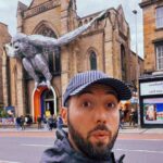 Dmitriy Romanov Instagram - Друзья, я возвращаюсь к вам после перерыва. В целом я никогда не ухожу навсегда, я ухожу только для того, чтоб потом вернуться) Цель на этот год по-прежнему вести блог, где я делюсь с вами тем что у меня в жизни происходит. Буду стараться это делать регулярнее, к примеру, раз в неделю) или в две)) Спасибо за все ваши советы и переживания касательно моей спины. Мне значительно лучше. Отходил восемь дней в Риге в центр Бубновского на кинезиотреапию. Очень помогло, понял наконец что вся проблема в мышцах, что я забываю по жизни надеть мышечный корсет и уже пора наконец это сделать. Тема в том что не все упражнения подойдут и именно кинезиотерапия идеальна. Встает вопрос - где мне искать эту кинезиотерапию когда я скачу по миру, но буду что-то придумывать. Одна из придумок готова - я выбрал место для жизни и сейчас занимаюсь вопросом переезда. Оглашу вам куда - уже после переезда, чтоб не сглазить. Все рабочие поездки хочу структурировать в двухнедельные выезды, между которыми по месяцу сидеть дома и набираться сил. Во всяком случае план сейчас такой. Сейчас вообще не может быть чего то суперстабильного, все очень быстро меняется и это нормально. Сейчас я нахожусь в Эдинбурге на фестивале искусств Фриндж - самый крупный в мире фестиваль искусств. Приехал сюда на две недели выступать на английском. Постигаю англоязычную комедию с самого дна. как когда-то с русскоязычной. Местами некомфортно, местами, хочется провалиться сквозь землю, когда выступаешь на пять человек и они не особо смеются. Стендап - это боль. Мой английский весьма средний. Я подготовил 10 минут, с которыми тут выступил уже 7 раз и еще раз 8 выступлю. Полезно. Хожу смотрю на разные шоу других комиков. Понимаю 15-40% в зависимости от акцента и скорости речи. Но все это очень полезно для моей цели по повышению уровня моего английского и соответственно выхода на новые горизонты возможностей. Обнимаю вас, мои подписчики, рад быть тем кто объединяет вас - совершенно разных людей из разных стран. Буть кем-то объединяющим в наше время - это большая честь. Edinburgh, United Kingdom