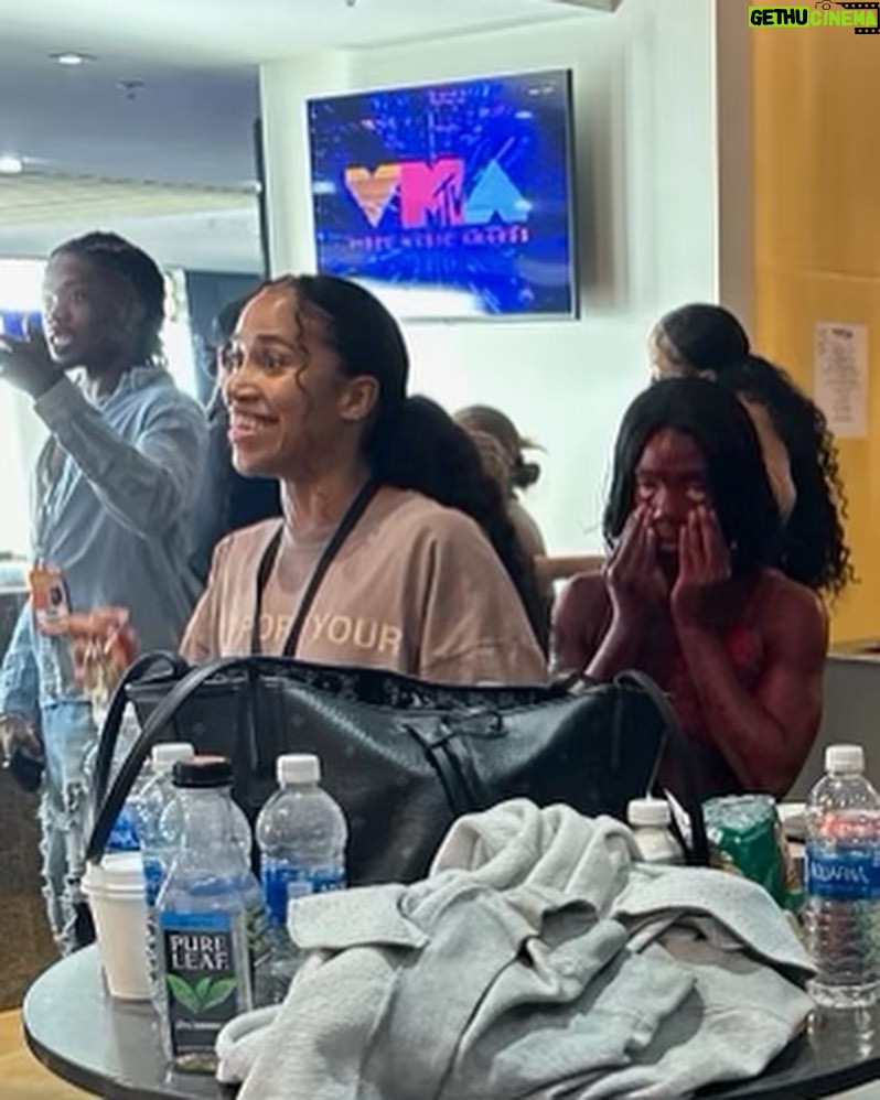 Doja Cat Instagram - i feel the pressure, under more scrutiny, and what I do? ……….