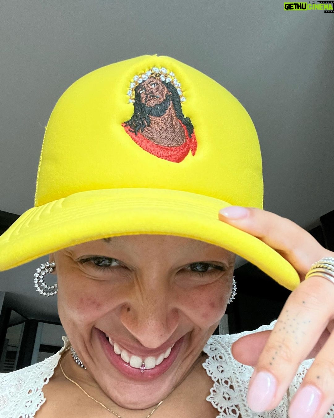 Doja Cat Instagram - i feel the pressure, under more scrutiny, and what I do? ……….