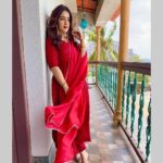 Dolly Chawla Instagram – Loki kehnde ne khus rhya karo ok 
Te duje pase ohi kisinu khus rhn ni dende… 🤷‍♀️🤷‍♀️
Gall ajeeb 👀 aa but sachi aa ….

Styled by @stylebysugandhasood 

#postoftheday #newpost #thoughtoftheday #beauty #mumbaiweather #bts #friendsforever