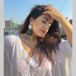 Dolly Chawla Instagram - 🤍🤍 #white #stills #picoftheday #sunnyday 🫶🏻 #dollychawla #summervibes #beauty