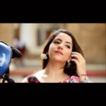 Dolly Chawla Instagram - #throwback . . . . . . . . . . . . . . . . . . #reels #throwback #sharukhkhan #happybirthdayshahrukhkhan #tumsemilkedilkajohaal #vibe #bollywood ❤️