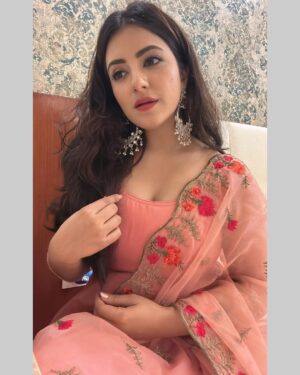 Dolly Chawla Instagram - 💫