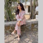 Dolly Chawla Instagram - Days like this, perfect 🫶🏻 Styled by @stylebysugandhasood Outfit @kaftanize_clothing Assisted by @styleitupwithmicheala #instagood #instadaily #kaftan #newlook #dollychawla #sunnyday ☀️ #newpost #dailywear #pakitanistyle