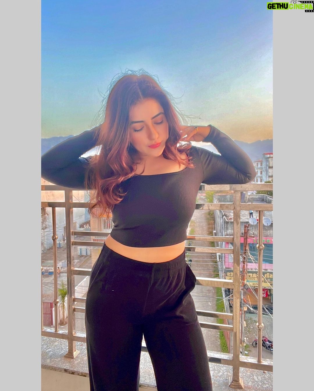 Dolly Chawla Instagram - #goodvibes Kotdwar, Uttrakhand