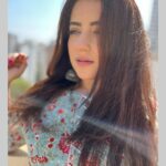Dolly Chawla Instagram - मसले हल अगर बातों से होते।। उमर भर ख़ुद से गुफ़्तगू करते…. ❤️