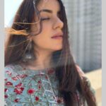 Dolly Chawla Instagram - मसले हल अगर बातों से होते।। उमर भर ख़ुद से गुफ़्तगू करते…. ❤️