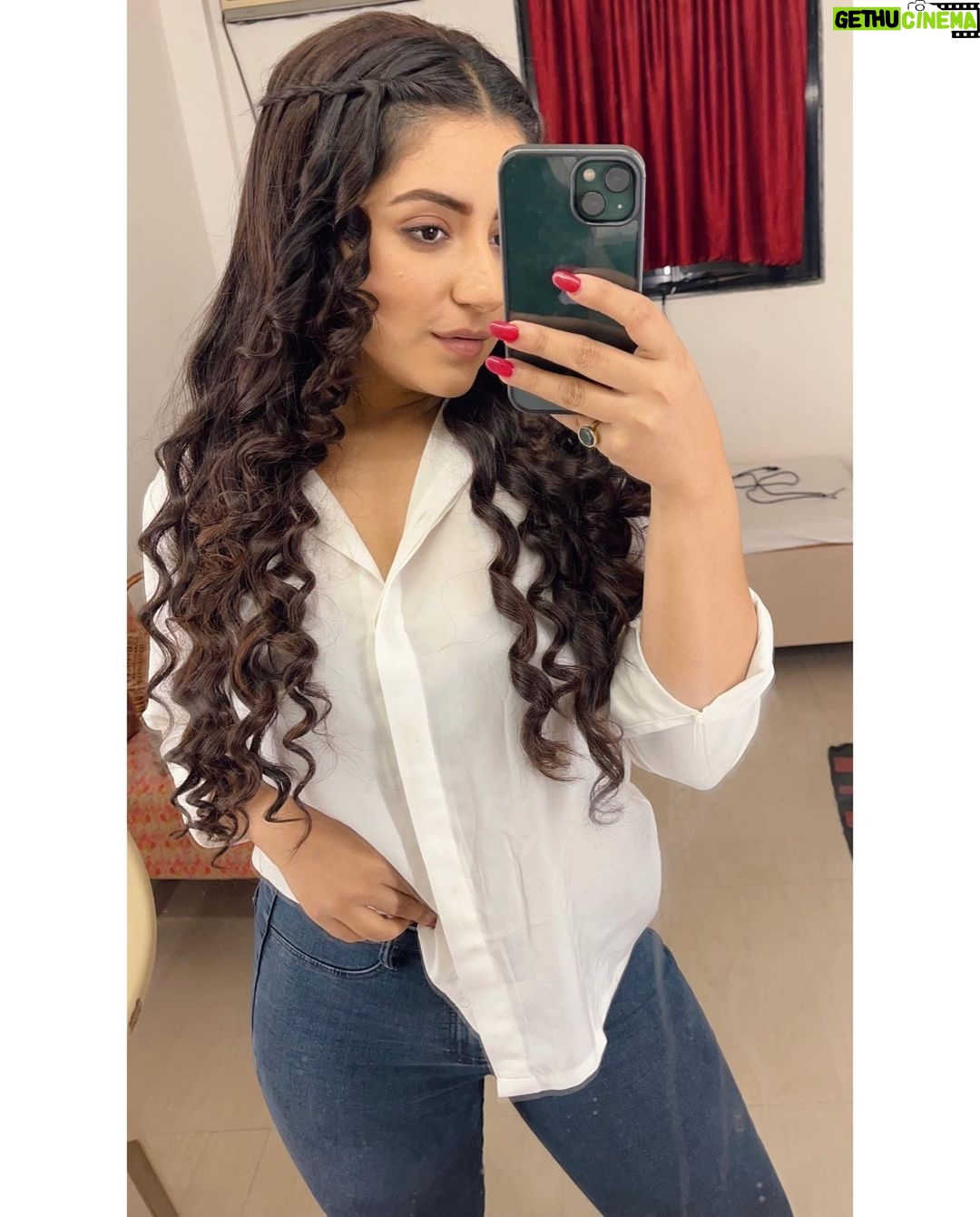 Dolly Chawla Instagram - I am thankful for another day …