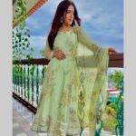 Dolly Chawla Instagram - 💚 Styled by: @stylebysugandhasood Assisted by: @styleitupwithmicheala Outfit @labelsaras Brand PR @mediatribein #postoftheday #quotes #thougt #weather #love #beauty