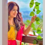 Dolly Chawla Instagram - Walllaa yeh mausam ❤️❤️💛💛 Styled by @stylebysugandhasood