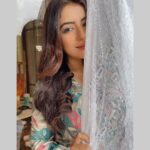 Dolly Chawla Instagram – Kehnde ne oh rishta hamesha majboot hunda…
Jithe umeed ght te pyaar jyaada hove… 

#love #picoftheday #selflove #quotes #morningvibes #vibe #beauty #dollychawla #weather #indianwear ❤️