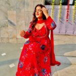 Dolly Chawla Instagram - दिल्ली की धूप…☀️ #sunkissed #vibes #delhidiaries #bts #indianwear #beyou ❤️ Delhi, India