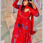 Dolly Chawla Instagram - दिल्ली की धूप…☀️ #sunkissed #vibes #delhidiaries #bts #indianwear #beyou ❤️ Delhi, India