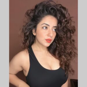 Dolly Chawla Instagram - Close up 🖤🖤
