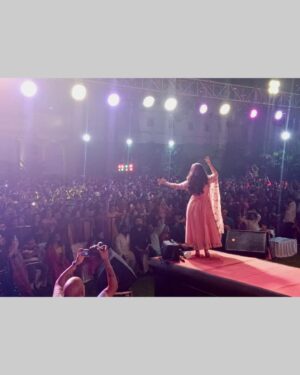 Dolly Chawla Instagram - About last night ✨✨
Patna ❤️you were amazing 
Thank you for your love 
@radiomirchipatna 
@tamanna_events_official 
@mirchibangla983