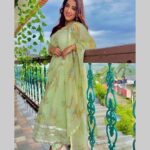 Dolly Chawla Instagram - 💚 Styled by: @stylebysugandhasood Assisted by: @styleitupwithmicheala Outfit @labelsaras Brand PR @mediatribein #postoftheday #quotes #thougt #weather #love #beauty