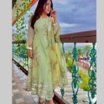 Dolly Chawla Instagram - 💚 Styled by: @stylebysugandhasood Assisted by: @styleitupwithmicheala Outfit @labelsaras Brand PR @mediatribein #postoftheday #quotes #thougt #weather #love #beauty