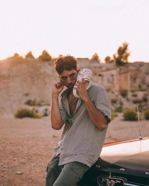 Don Patricio Instagram - MUSTANG🚗🚗🚗 3 septiembre en todas las plataformas digitales ❤️‍🔥 Hazte una copia de mis llavess🤐
.
con la música de @_lucas_otero y la ayuda de @pierovsm @chechuau con un videoclip de @joan_barbas_thenorthfilms 
.
📷 @deivithmadrid