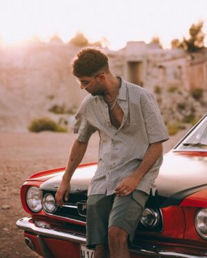 Don Patricio Instagram - MUSTANG🚗🚗🚗 3 septiembre en todas las plataformas digitales ❤️‍🔥 Hazte una copia de mis llavess🤐
.
con la música de @_lucas_otero y la ayuda de @pierovsm @chechuau con un videoclip de @joan_barbas_thenorthfilms 
.
📷 @deivithmadrid