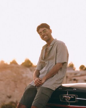 Don Patricio Instagram - MUSTANG🚗🚗🚗 3 septiembre en todas las plataformas digitales ❤️‍🔥 Hazte una copia de mis llavess🤐
.
con la música de @_lucas_otero y la ayuda de @pierovsm @chechuau con un videoclip de @joan_barbas_thenorthfilms 
.
📷 @deivithmadrid