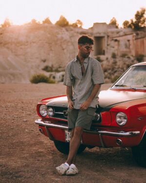 Don Patricio Instagram - MUSTANG🚗🚗🚗 3 septiembre en todas las plataformas digitales ❤️‍🔥 Hazte una copia de mis llavess🤐
.
con la música de @_lucas_otero y la ayuda de @pierovsm @chechuau con un videoclip de @joan_barbas_thenorthfilms 
.
📷 @deivithmadrid