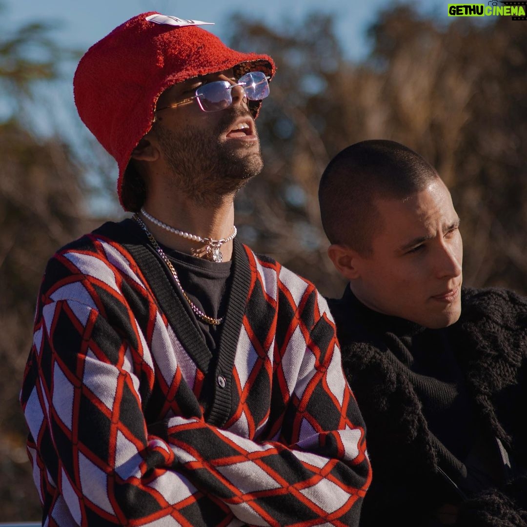Don Patricio Instagram - Este viernes 11 febrero estaré colaborando en el nuevo tema de mi hermano @menend producido por él mismo🤟 si tú vas y yo vengo💔 con un vídeo de @pedroalarcon25 portada por @mvtbcn y fotos por @criscostela 📸
