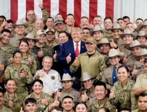 Donald Trump Instagram - It was my Great Honor to serve Thanksgiving meals to law enforcement and troops who will be stationed at the Southern Border during the Thanksgiving holiday this week. On behalf of all Americans, THANK YOU for your service and dedication🇺🇸