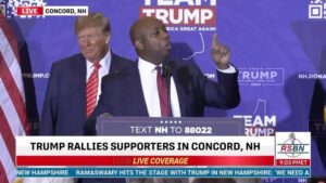 Donald Trump Instagram - THANK YOU, SENATOR TIM SCOTT—A GREAT HONOR! @votetimscott #MAGA