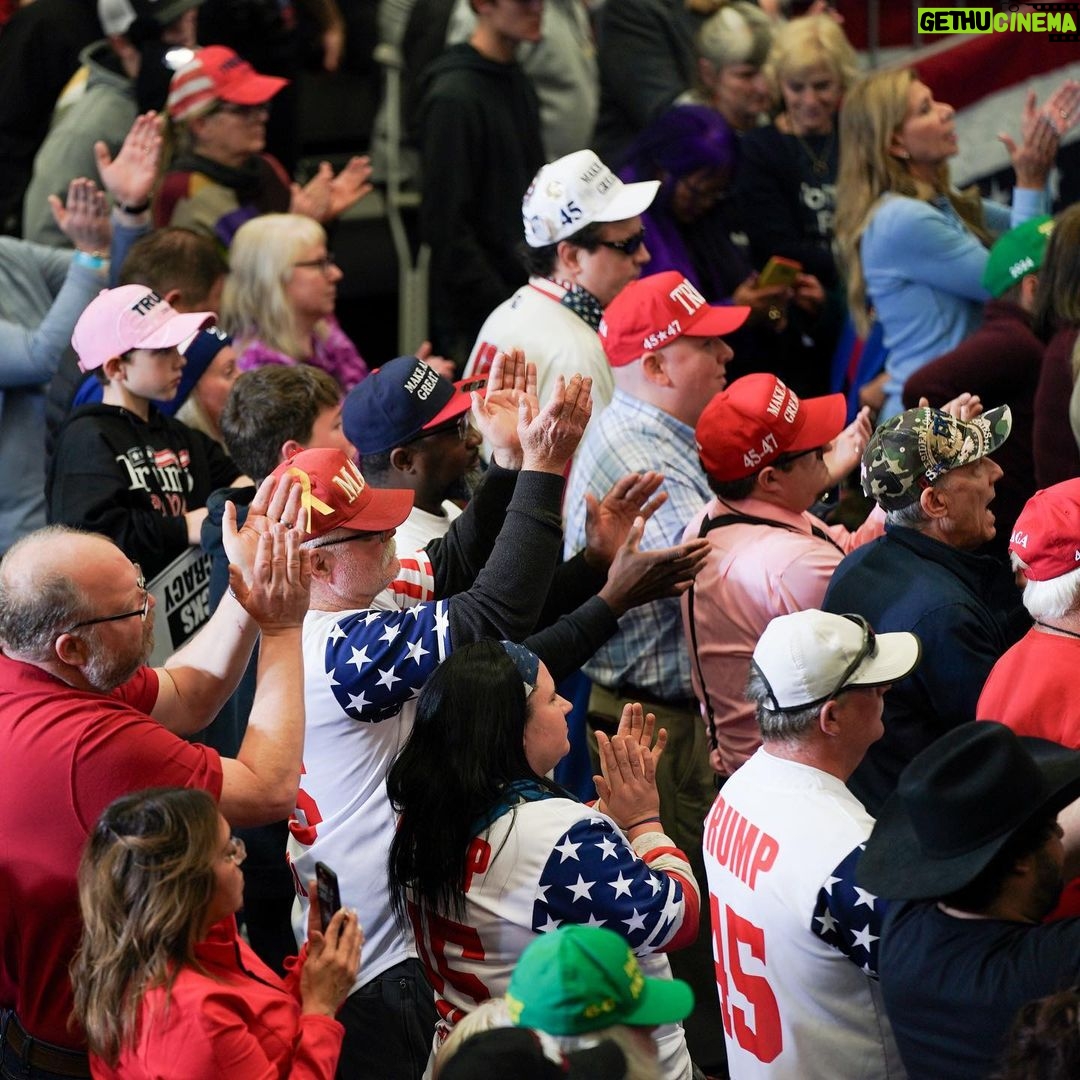 Donald Trump Instagram - THANK YOU—CEDAR RAPIDS, IOWA! Together, WE are going to Make America Great Again! Cedar Rapids, Iowa