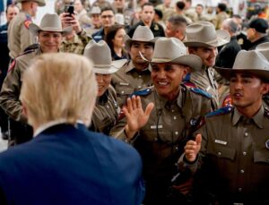 Donald Trump Instagram - It was my Great Honor to serve Thanksgiving meals to law enforcement and troops who will be stationed at the Southern Border during the Thanksgiving holiday this week. On behalf of all Americans, THANK YOU for your service and dedication🇺🇸