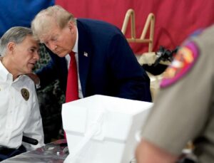 Donald Trump Instagram - It was my Great Honor to serve Thanksgiving meals to law enforcement and troops who will be stationed at the Southern Border during the Thanksgiving holiday this week. On behalf of all Americans, THANK YOU for your service and dedication🇺🇸