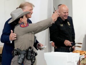 Donald Trump Instagram - It was my Great Honor to serve Thanksgiving meals to law enforcement and troops who will be stationed at the Southern Border during the Thanksgiving holiday this week. On behalf of all Americans, THANK YOU for your service and dedication🇺🇸