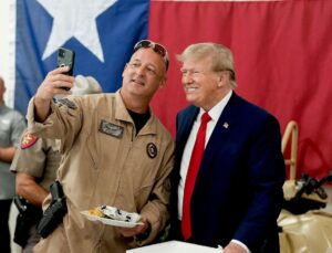Donald Trump Instagram - It was my Great Honor to serve Thanksgiving meals to law enforcement and troops who will be stationed at the Southern Border during the Thanksgiving holiday this week. On behalf of all Americans, THANK YOU for your service and dedication🇺🇸