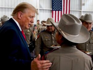 Donald Trump Instagram - It was my Great Honor to serve Thanksgiving meals to law enforcement and troops who will be stationed at the Southern Border during the Thanksgiving holiday this week. On behalf of all Americans, THANK YOU for your service and dedication🇺🇸