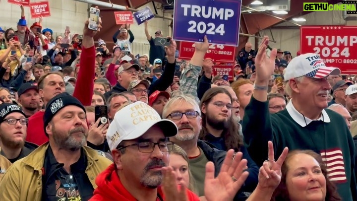 Donald Trump Instagram - A BEAUTIFUL EVENING IN MASON CITY, IOWA—THANK YOU! #MAGA!!! Mason City, Iowa