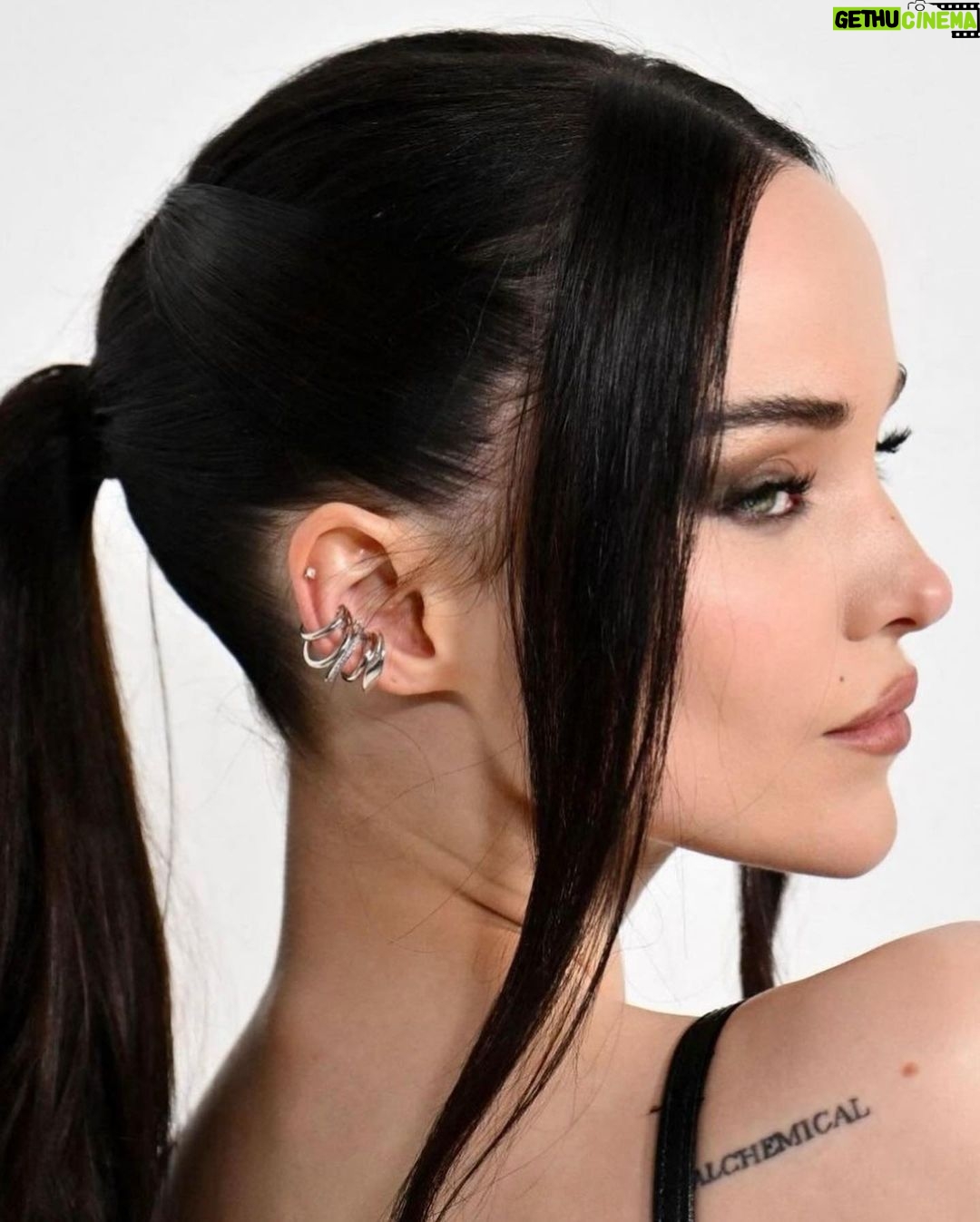 Dove Cameron Instagram - @cfda @coach @stuartvevers 🗽