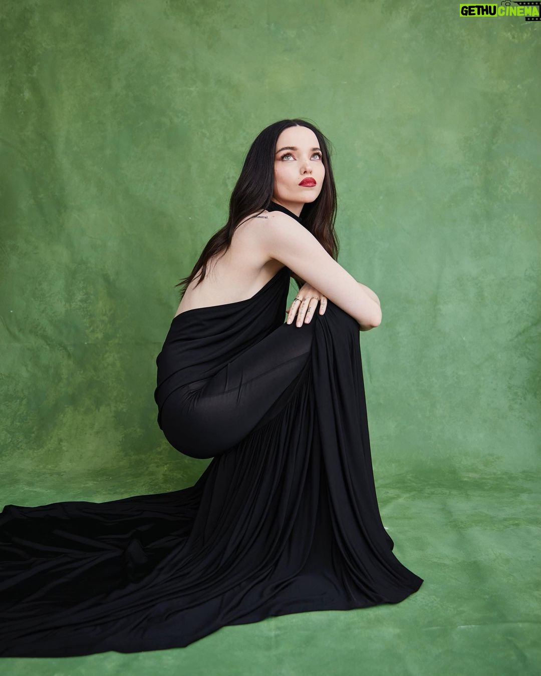 Dove Cameron Instagram - soft in @ninaricci . π @harris_reed i love you !!! ps: if you zoom in on the 6h photo you can see my vampire bite birth mark πΌπ»