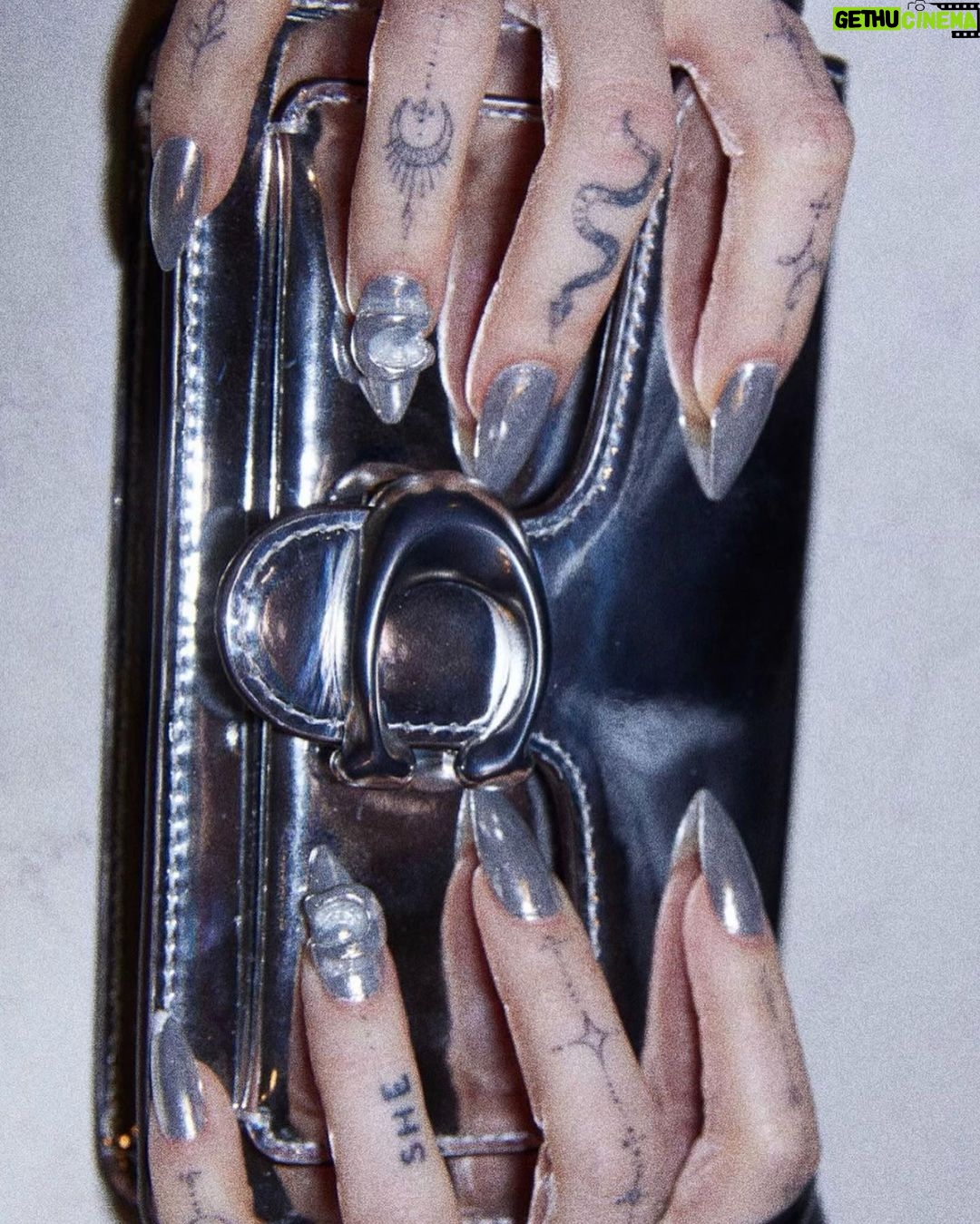 Dove Cameron Instagram - girls night @ @coach @coach @coach brava @stuartvevers 🗣️🧳🪡